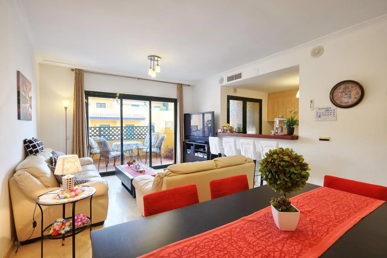 Beach And Town Centre At Your Doorstep Μαρμπέλλα