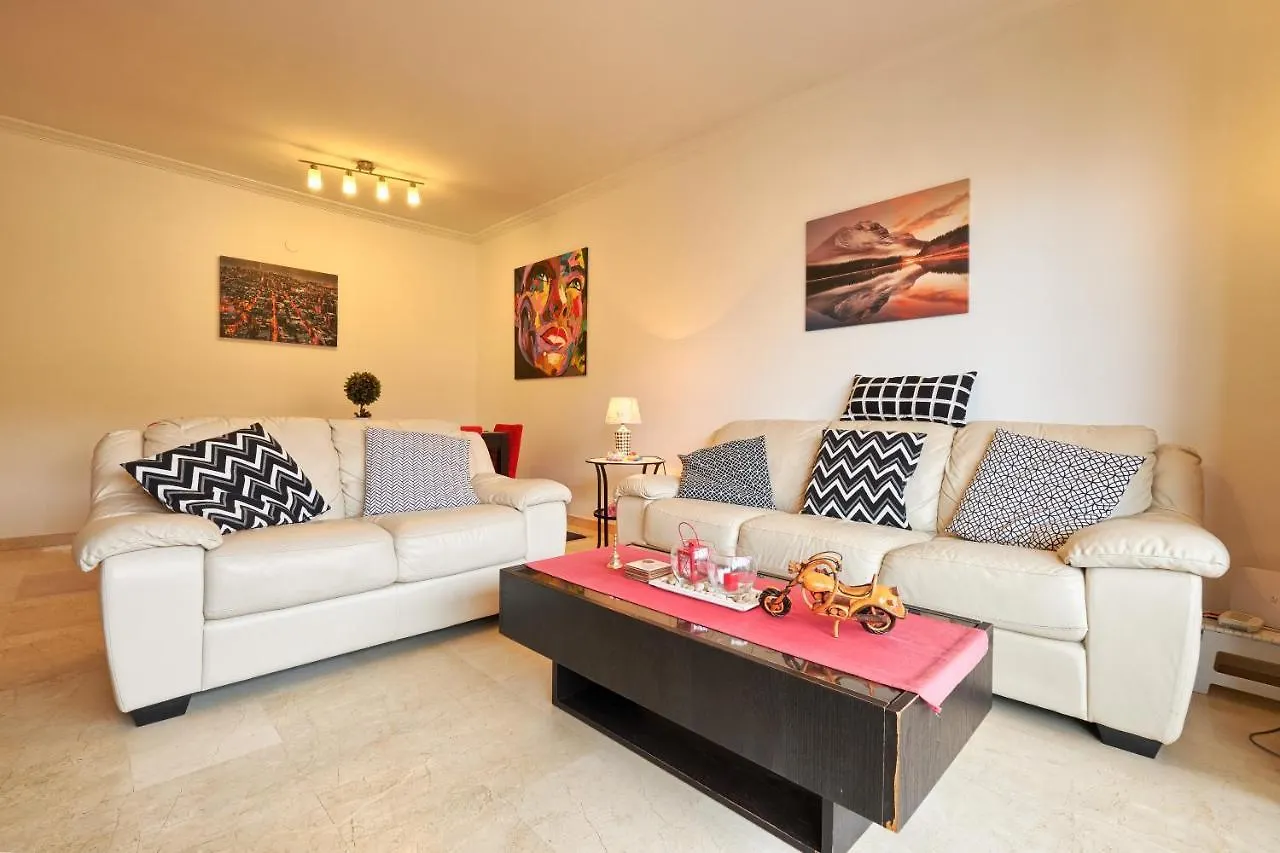 Beach And Town Centre At Your Doorstep Μαρμπέλλα
